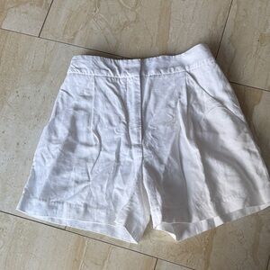 Wilfred Aritzia Women's White high waisted  linen Shorts